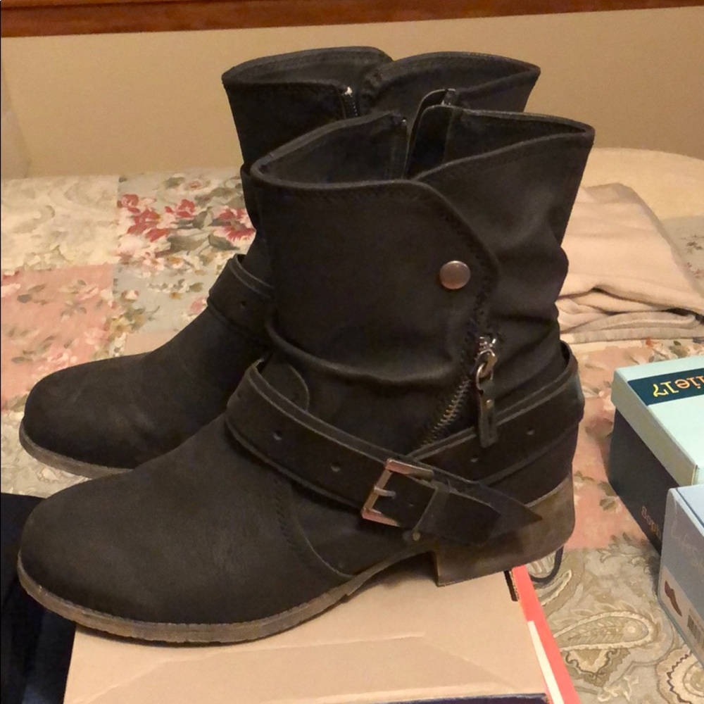 Black short boots